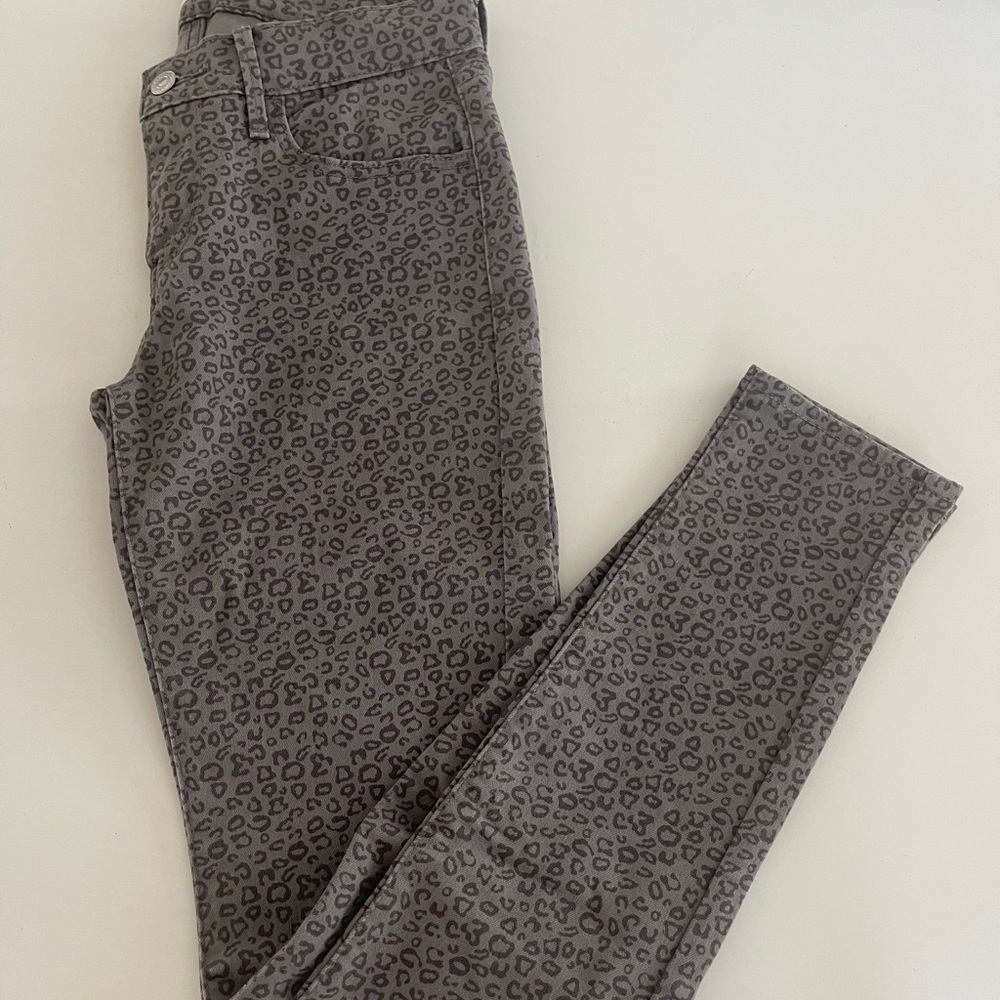 Levi’s gray leopard skinny jeans